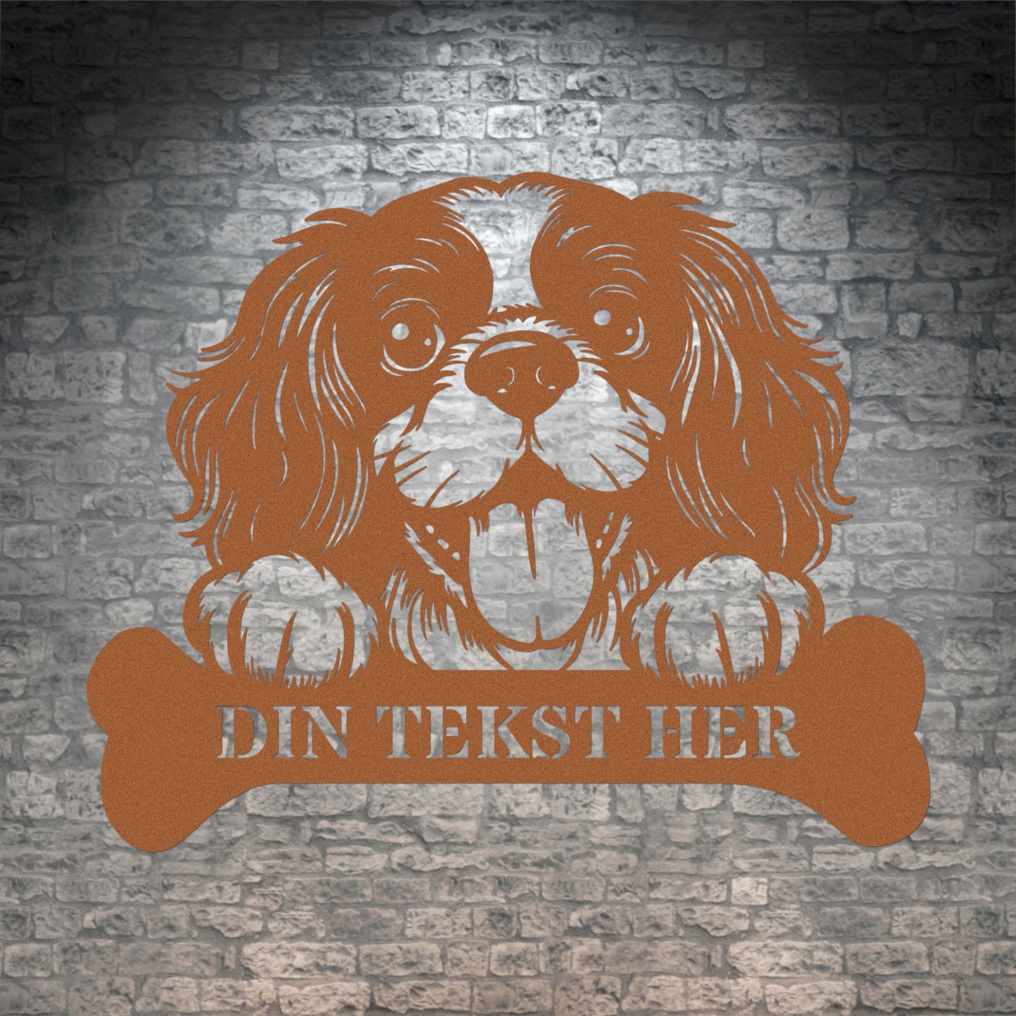 Cavalier King metalskilt i brun med personlig tekst. Hundeejer navneskilt gaveidé