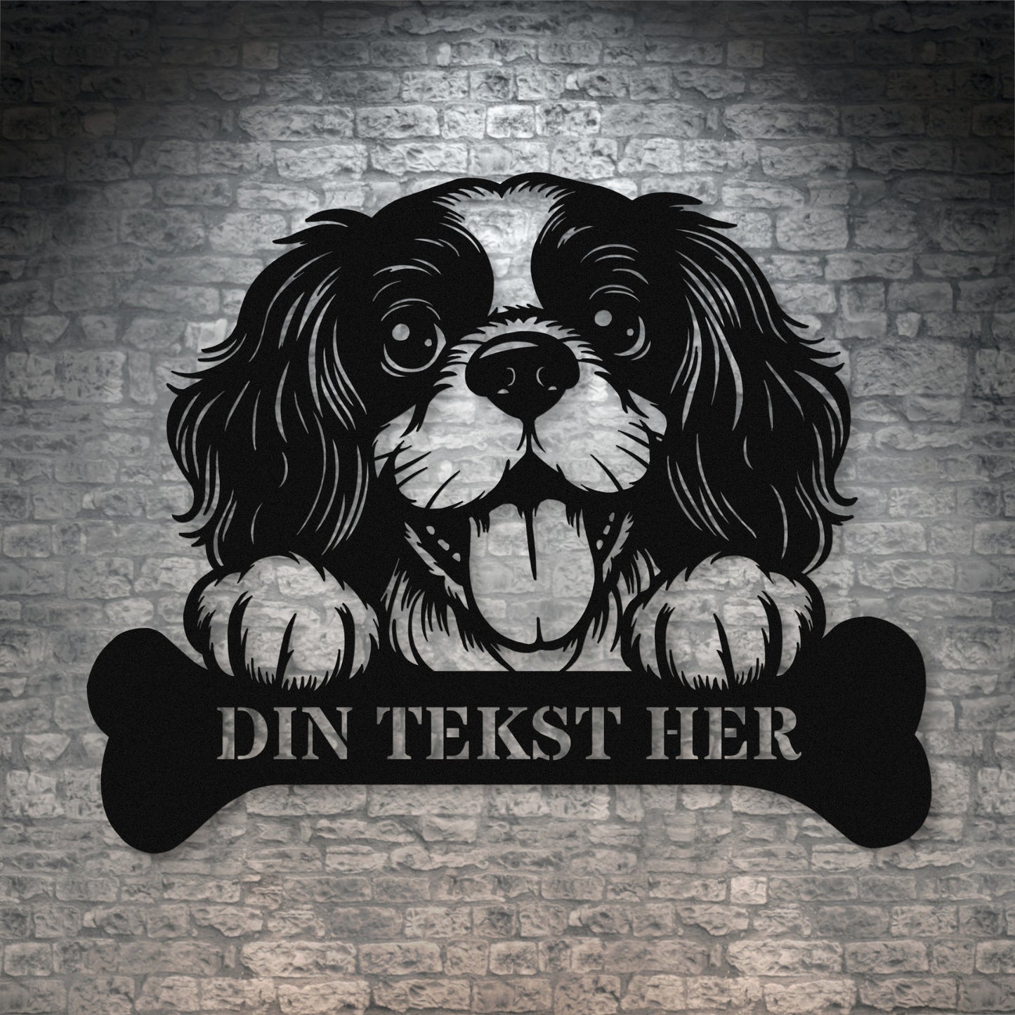 Cavalier King metalskilt i sort med personlig tekst. Hundeejer navneskilt gaveidé