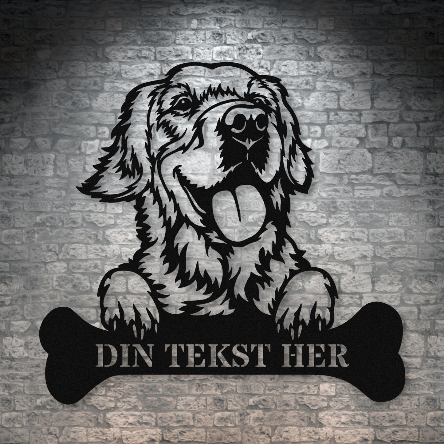 Golden retriever metalskilt i sort med personlig tekst. Hundeejer navneskilt gaveidé