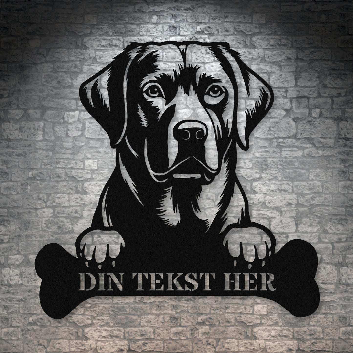 Labrador Retriever metalskilt i sort med personlig tekst. Hundeejer navneskilt gaveidé