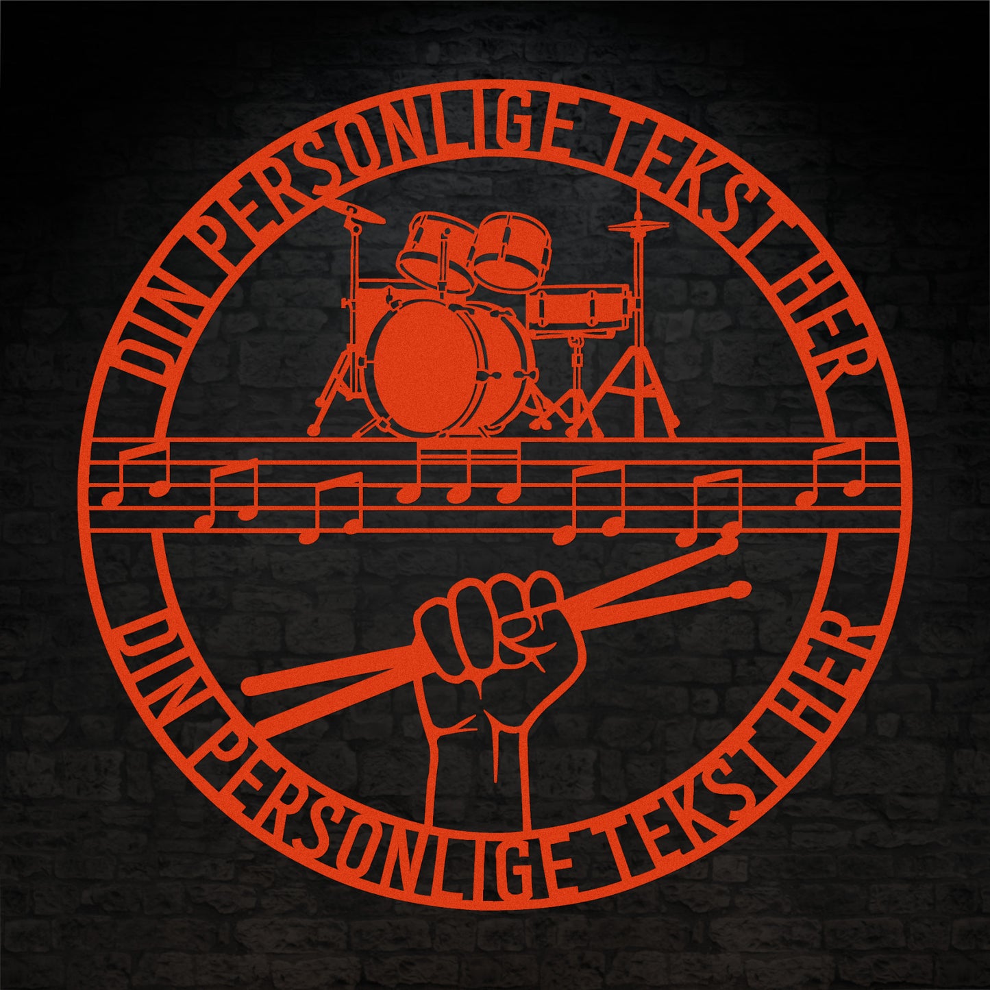 Personlig Musiker metal vægskilt i orange med tekst. Unik gaveidé til trommeslageren