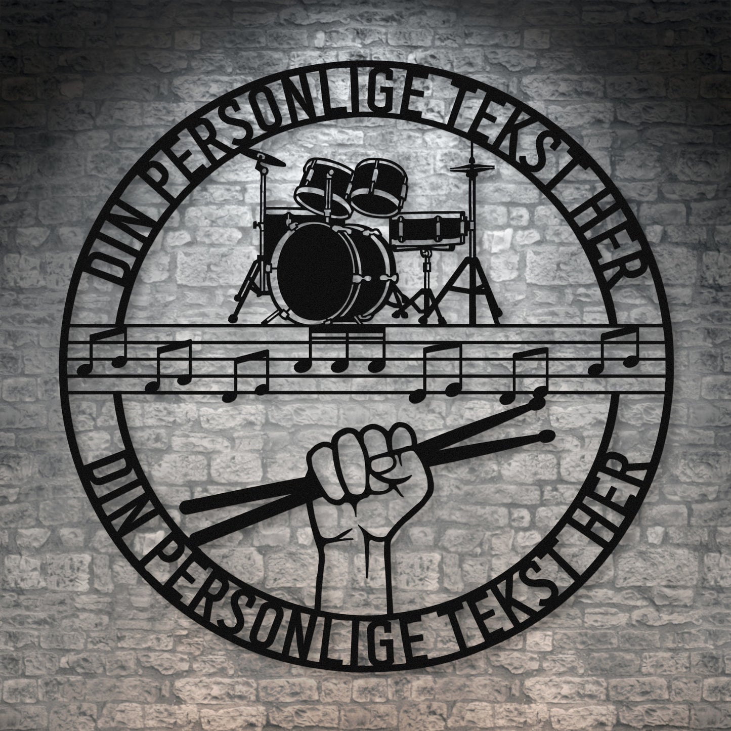 Personlig Musiker metal vægskilt i sort med tekst. Unik gaveidé til trommeslageren