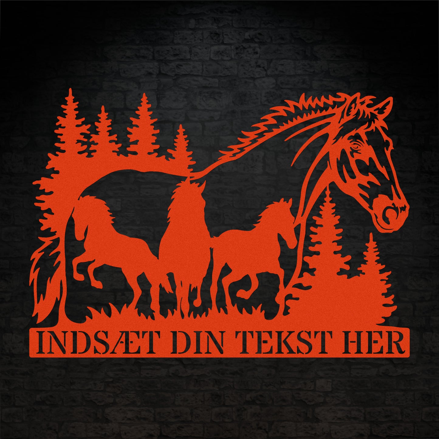 Personlig hestetema metal vægskilt i orange med tekst. Unik gaveidé til hesteejeren