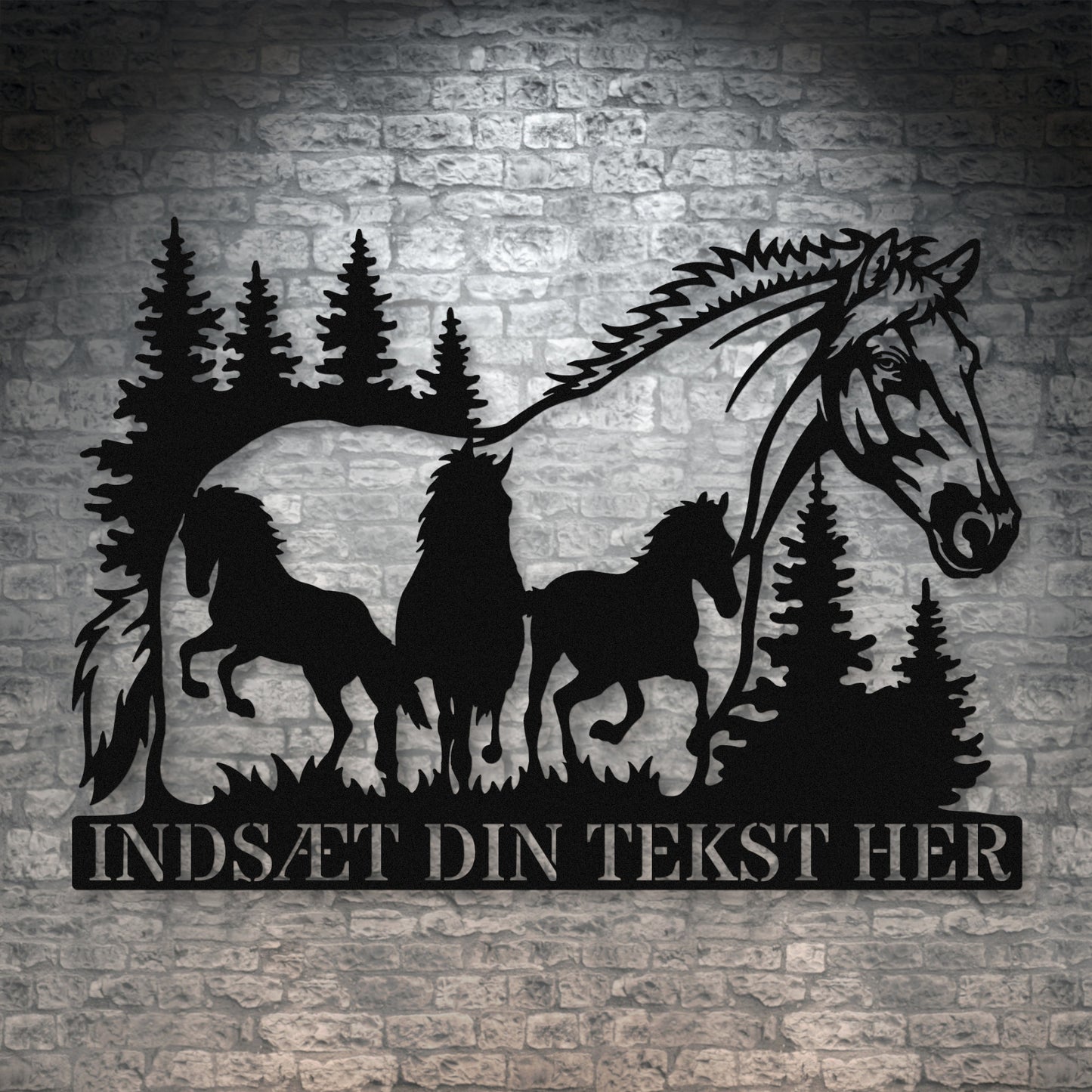 Personlig hestetema metal vægskilt i sort med tekst. Unik gaveidé til hesteejeren