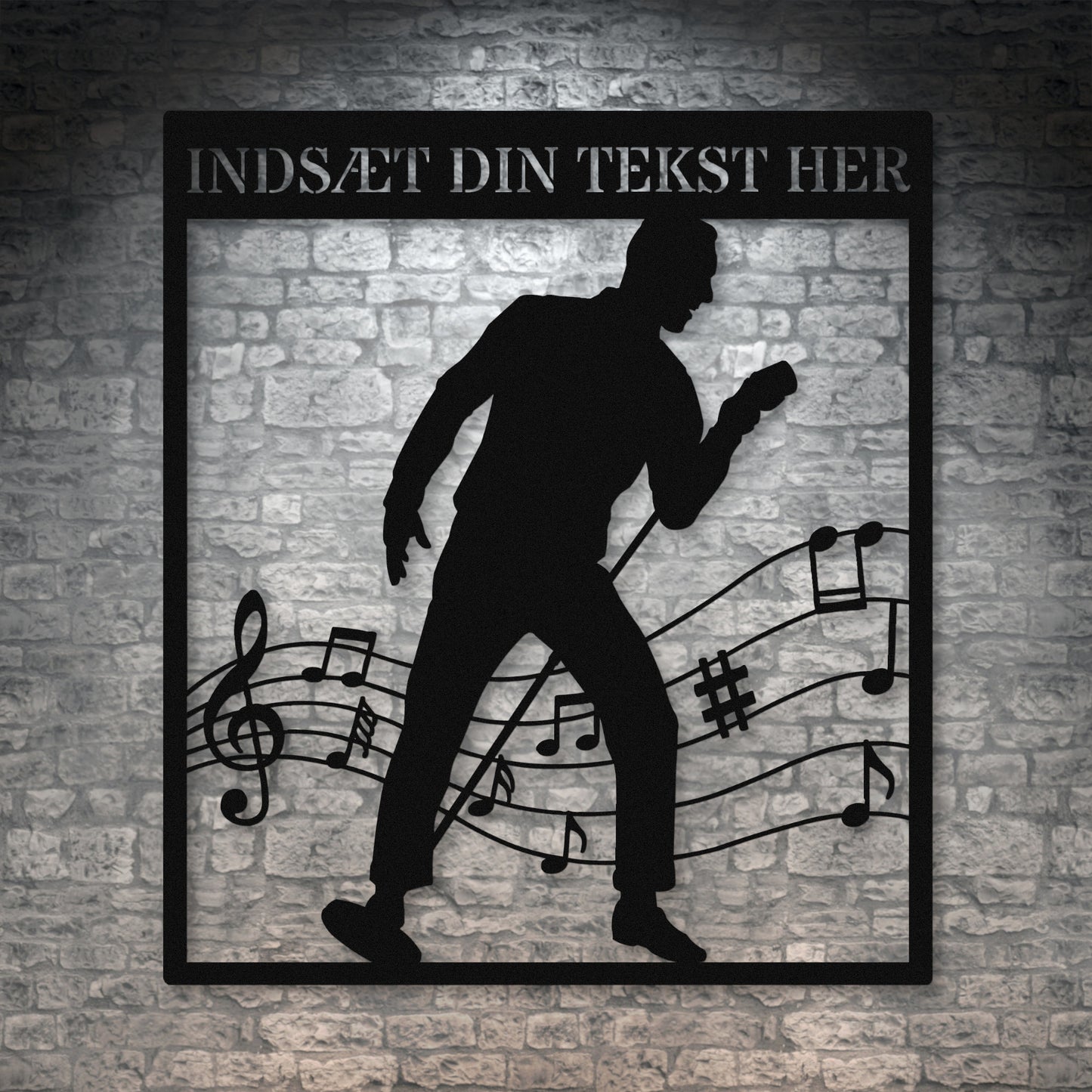 Personlig mandlig sanger vægskilt i sort med tekst. Unik gaveidé til musikeren