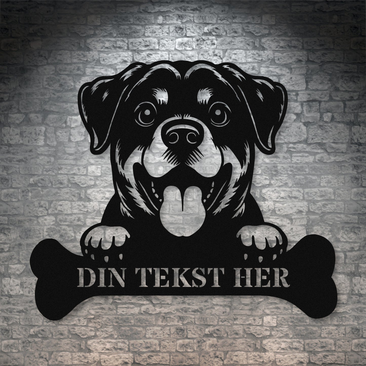 Personlig rottweiler metalskilt i sort med personlig tekst. Hundeejer navneskilt gaveidé