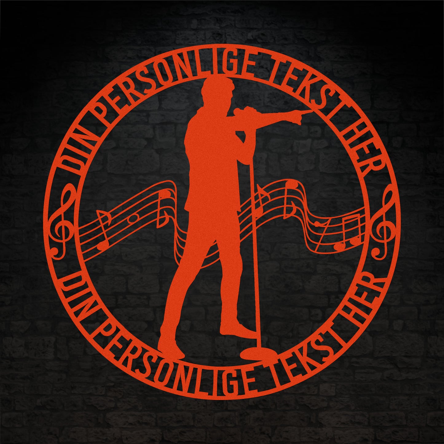 Personlig sanger rund vægskilt i orange med tekst. Unik gaveidé til musikeren