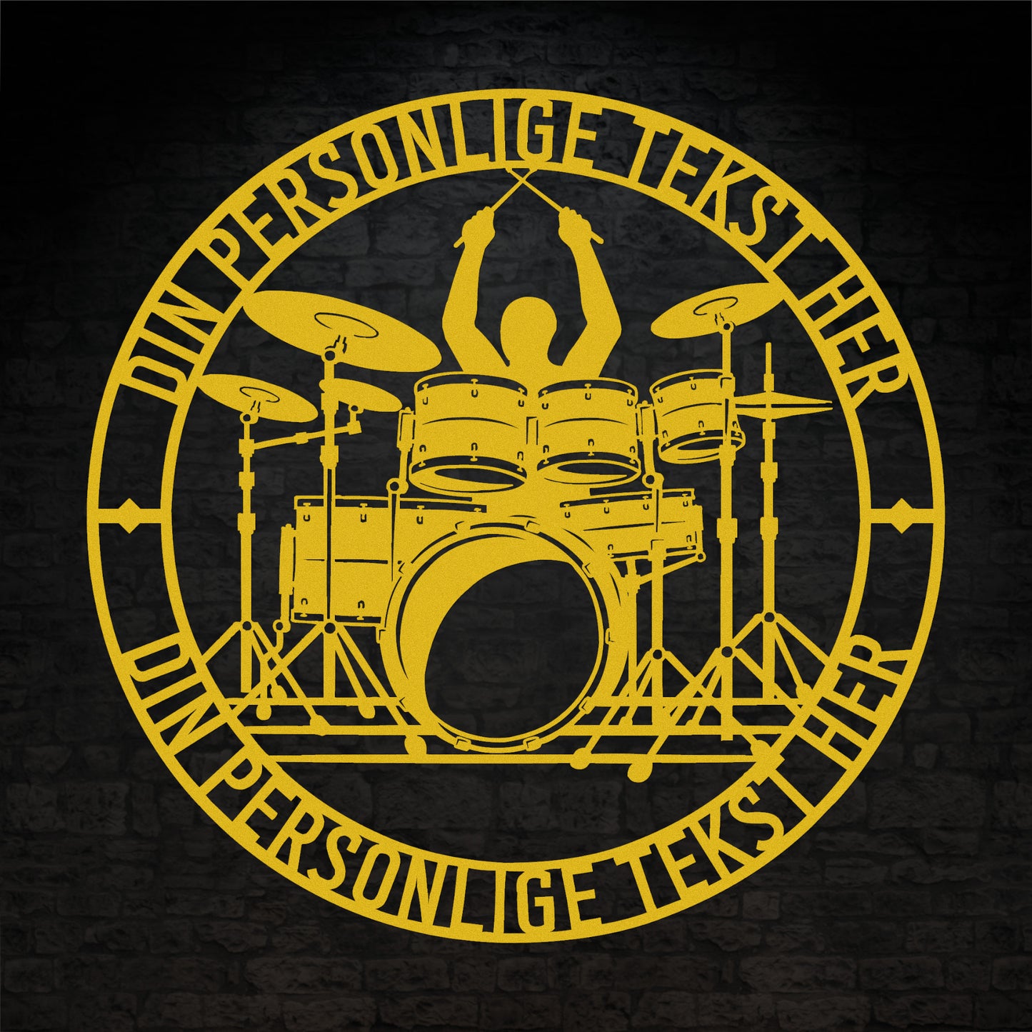 Personlig trommeslager metal vægskilt i gul med tekst. Unik gaveidé til trommespilleren