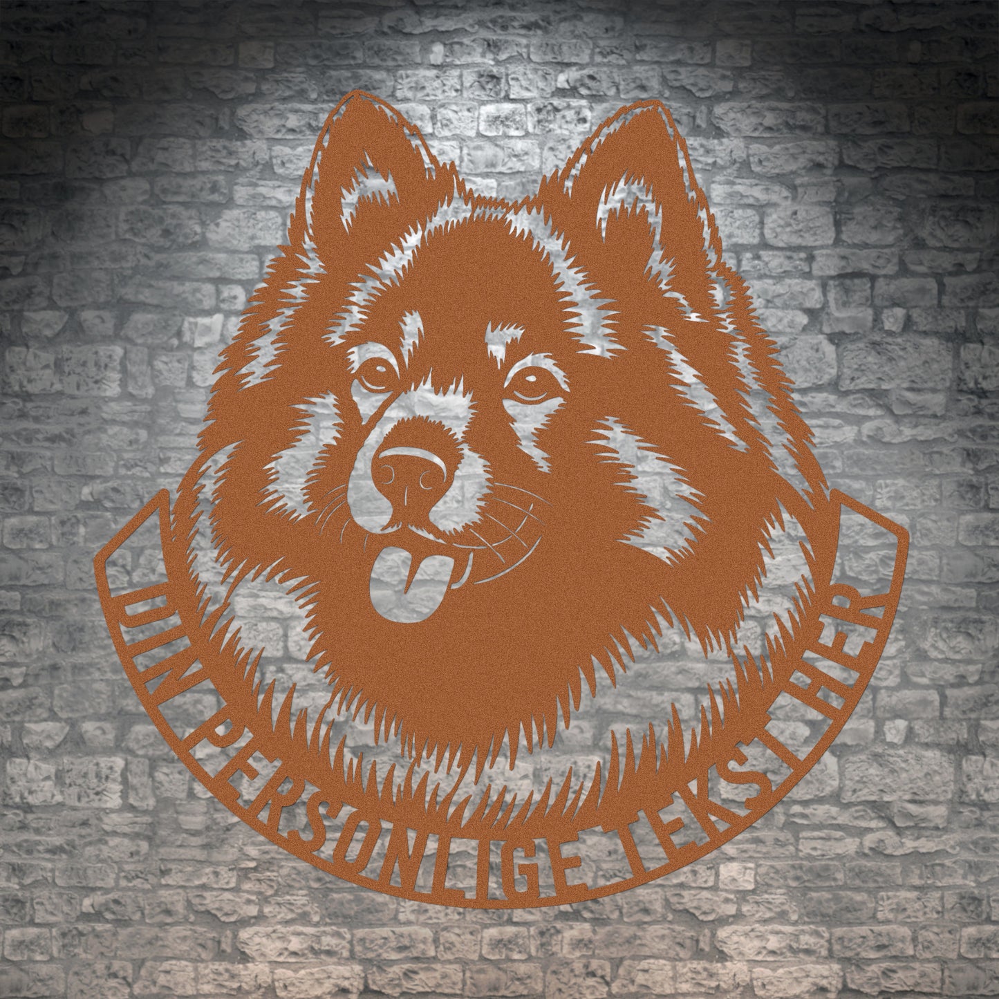 Stort Keeshond vægskilt i metal i brun med personlig tekst