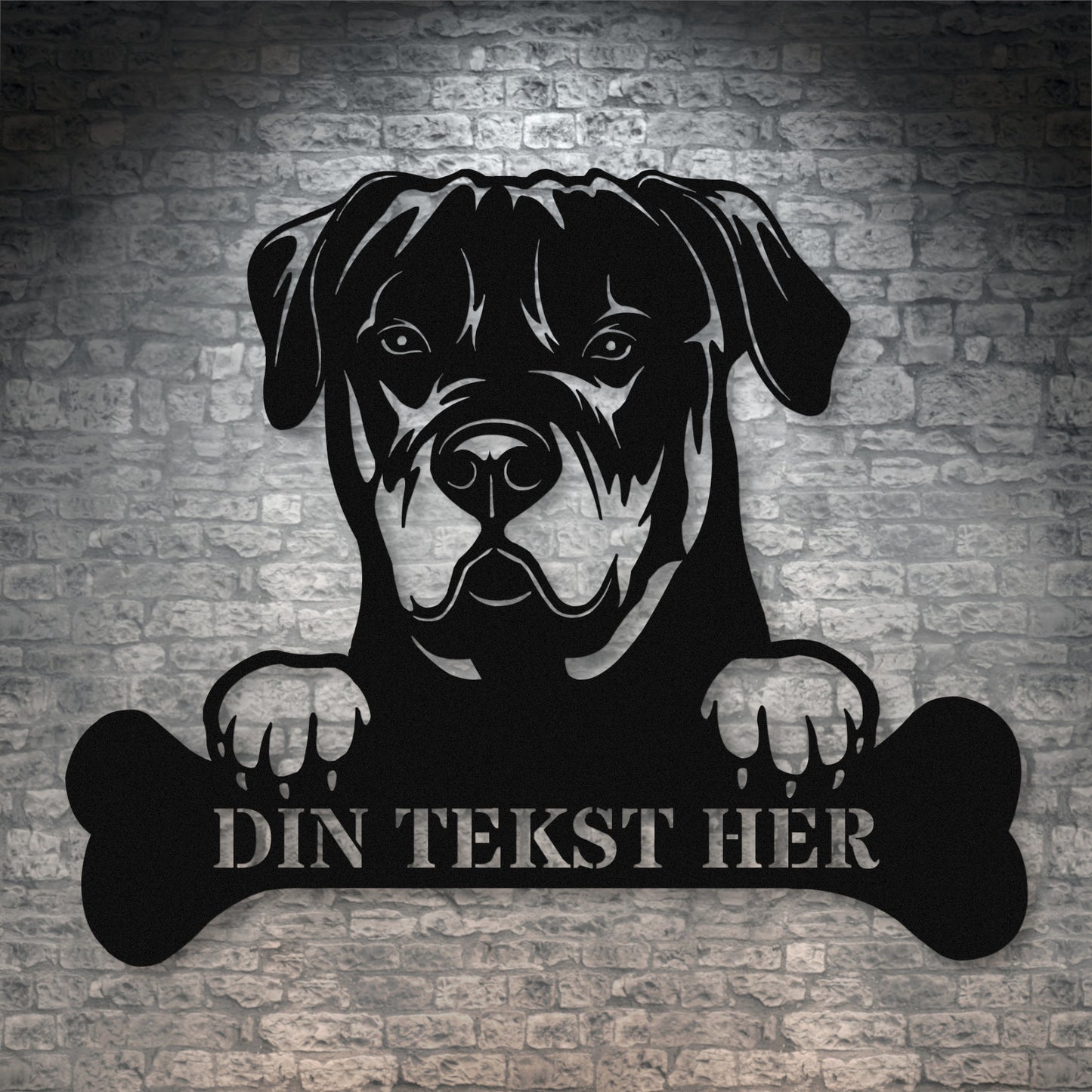 Stort personlig rottweiler metalskilt i sort med personlig tekst. Hundeejer navneskilt gaveidé