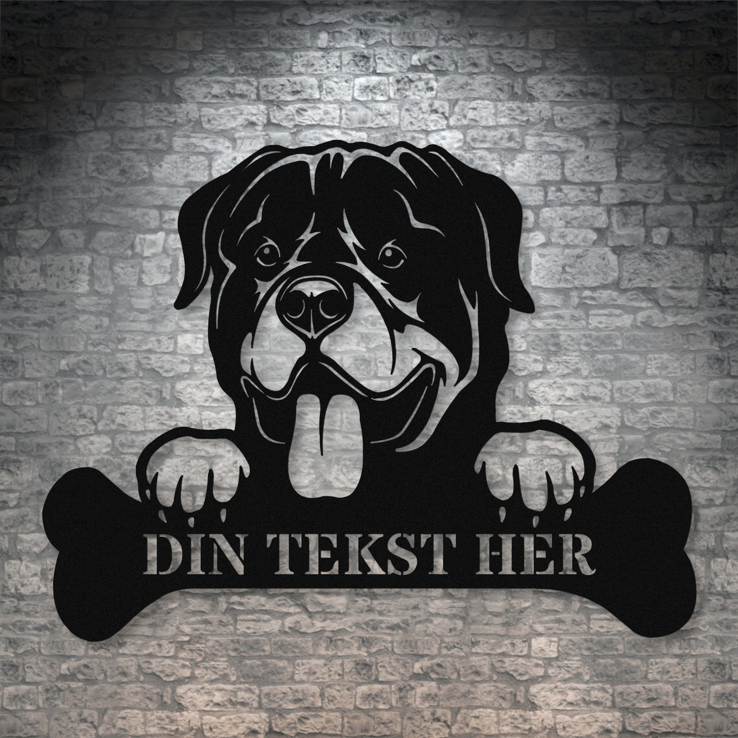 Unik rottweiler metalskilt i sort med personlig tekst. Hundeejer navneskilt gaveidé