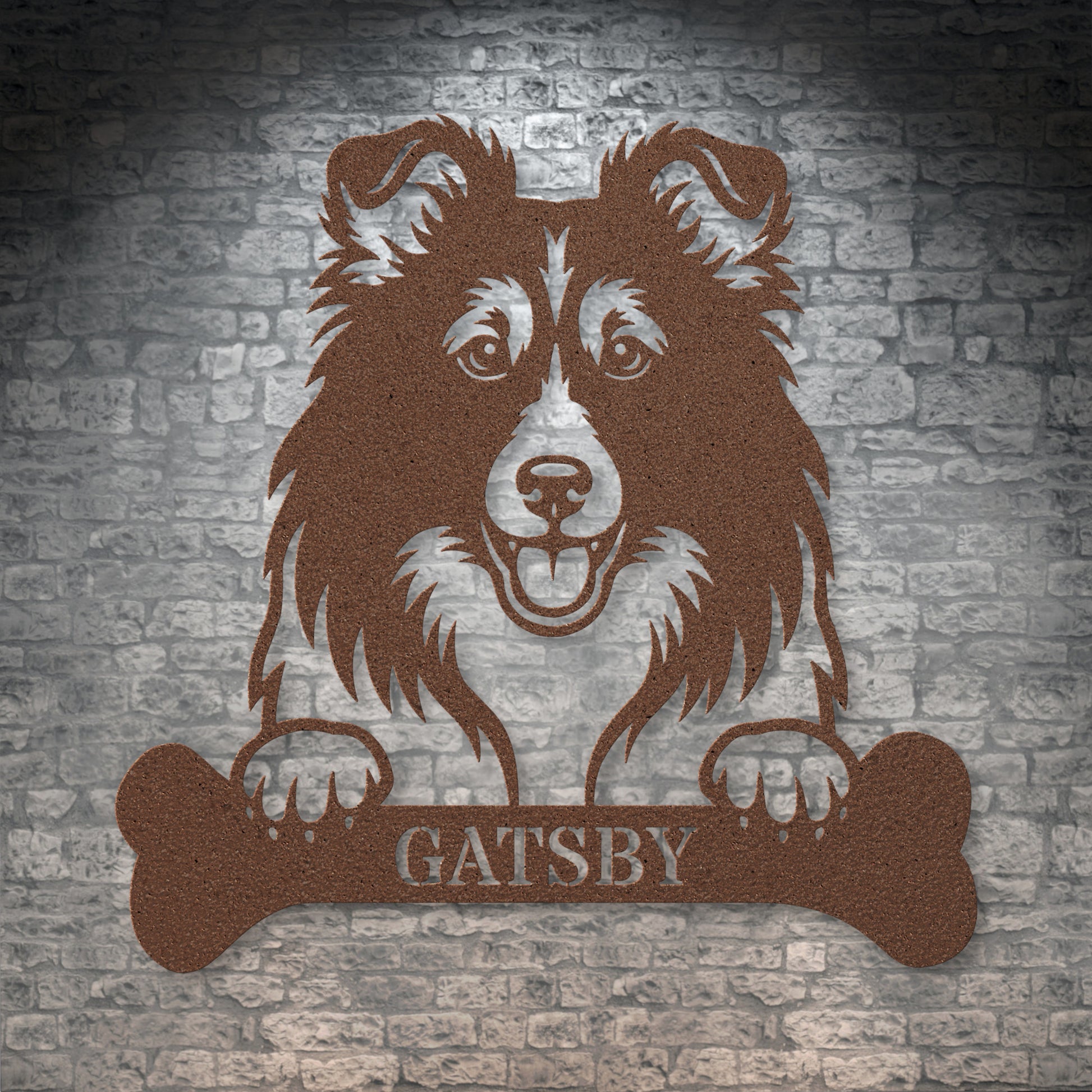 Sjov shetland sheepdog navneskilt med personlig tekst. Unik metalskilt til hundeejeren