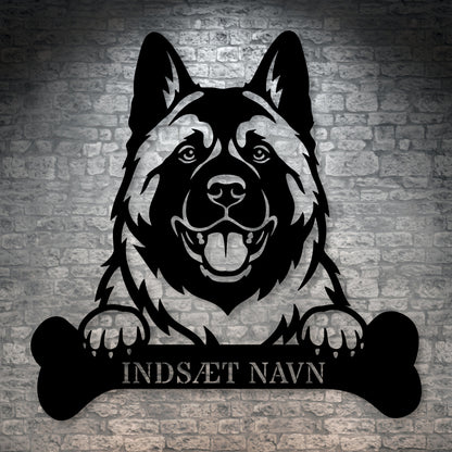 American Akita med kødben metalskilt med personlig navn