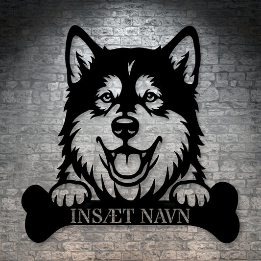 Alaskan Malamute med kødben metalskilt med personlig navn