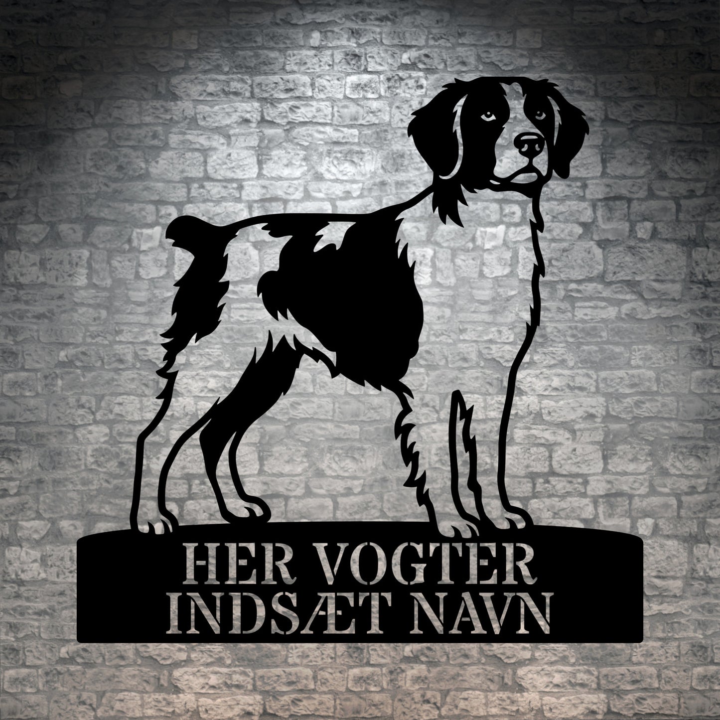 Her vogter jeg skilt. Personlig Breton metal navneskilt med valgfri tekst.