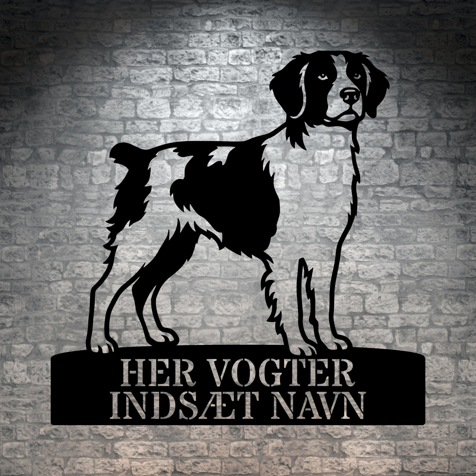 Her vogter jeg skilt. Personlig Breton metal navneskilt med valgfri tekst.