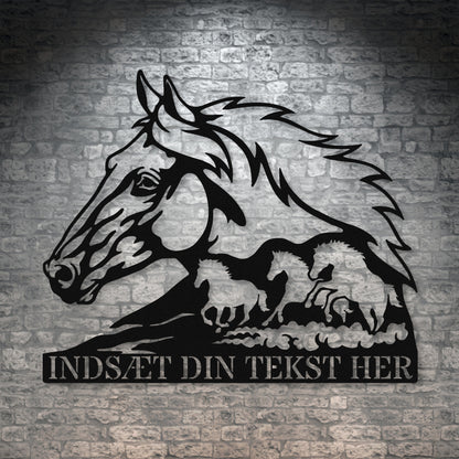 Personlig hestesilhouet metal vægskilt med tekst. Unik gaveidé til hestepigen