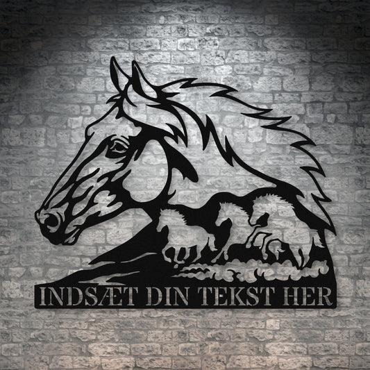 Personlig hestesilhouet metal vægskilt med tekst. Unik gaveidé til hestepigen