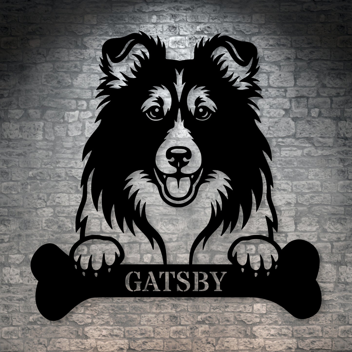 Sjov shetland sheepdog navneskilt med personlig tekst. Unik metalskilt til hundeejeren
