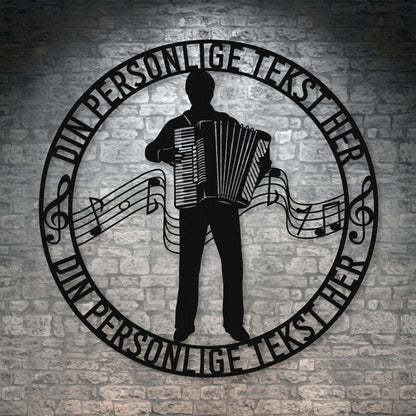 Harmonika metal vægskilt i sort med personlig tekst. Unik musiker gaveidé