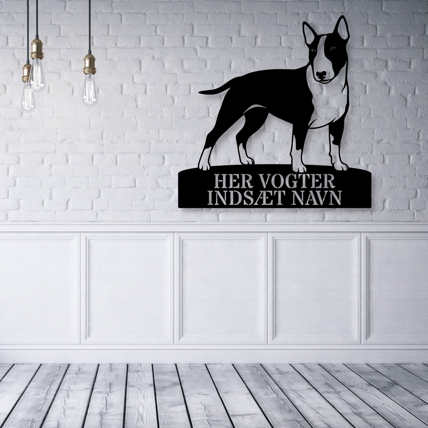 Her vogter jeg skilt. Personlig bull terrier metal navneskilt med valgfri tekst.