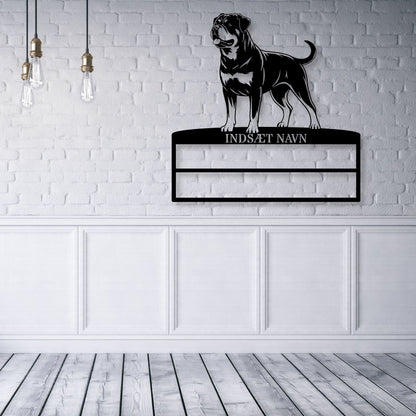 Personlig Rottweiler rosette display metalskilt med personlig navn. Unik Gaveide til hundeejeren