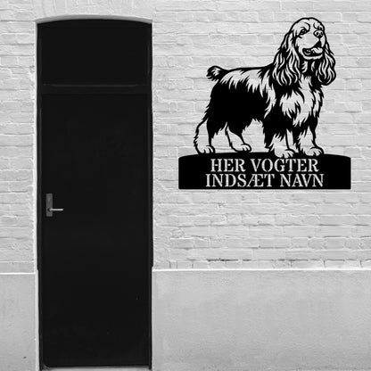 Her vogter jeg. Personlig Amerikansk cocker spaniel metal navneskilt