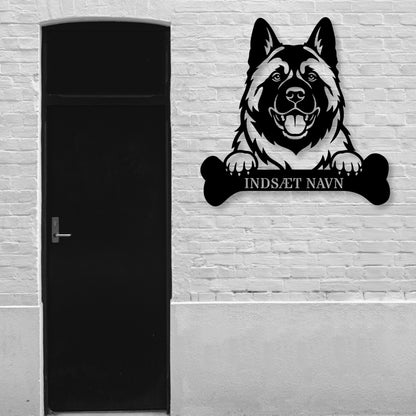 American Akita med kødben metalskilt med personlig navn