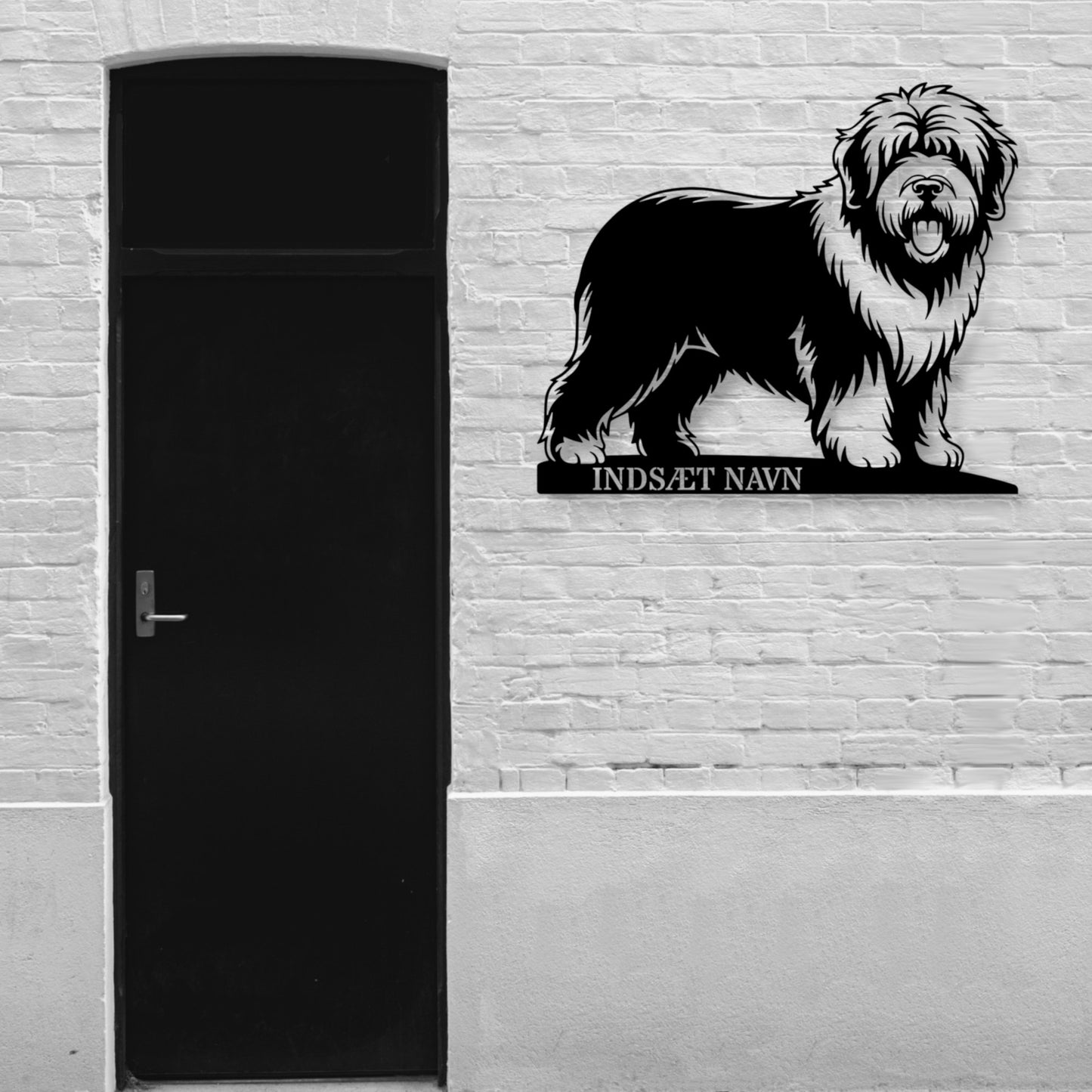 Stort Old English Sheepdog væg metalskilt med personlig navn. Unik Gaveide til hundeejeren.