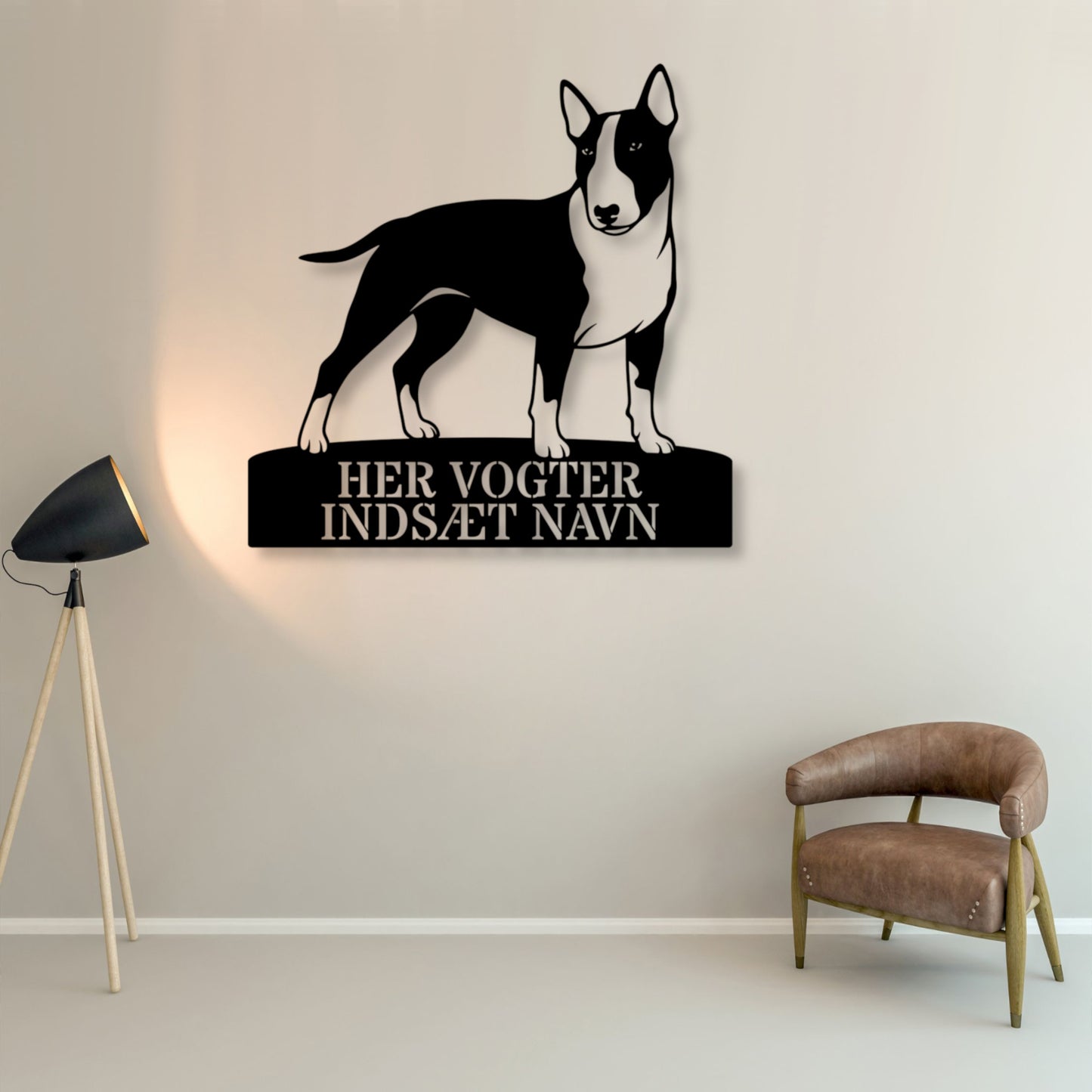 Her vogter jeg skilt. Personlig bull terrier metal navneskilt med valgfri tekst.