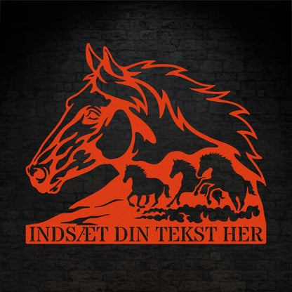 Personlig hestesilhouet metal vægskilt med tekst. Unik gaveidé til hestepigen
