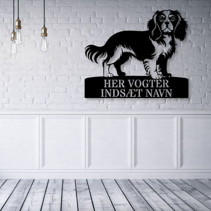 Cavalier King her vogter jeg metalskilt med personlig navn. Unik hundeejer gaveide...