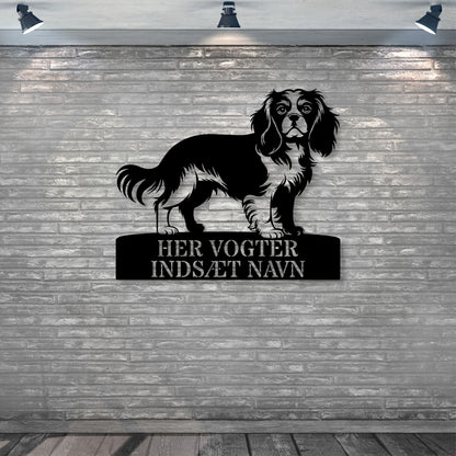 Cavalier King her vogter jeg metalskilt med personlig navn. Unik hundeejer gaveide..