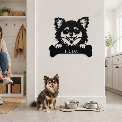 Langhåret Chihuahua. Sjov metalskilt med personlig tekst