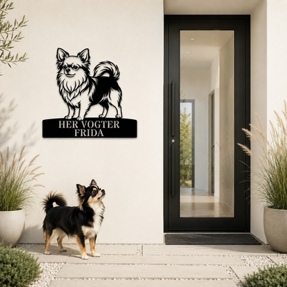 Langhåret Chihuahua her vogter jeg metalskilt med personlig tekst