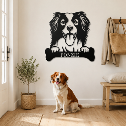 Sjov Hollandsk Kooikerhondje navneskilt med personlig tekst. Unik metalskilt til hundeejeren