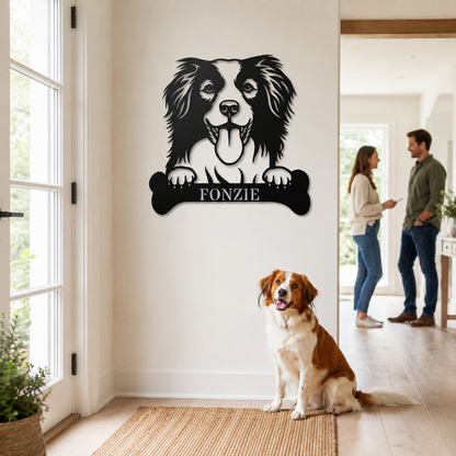 Sjov Hollandsk Kooikerhondje navneskilt med personlig tekst. Unik metalskilt til hundeejeren
