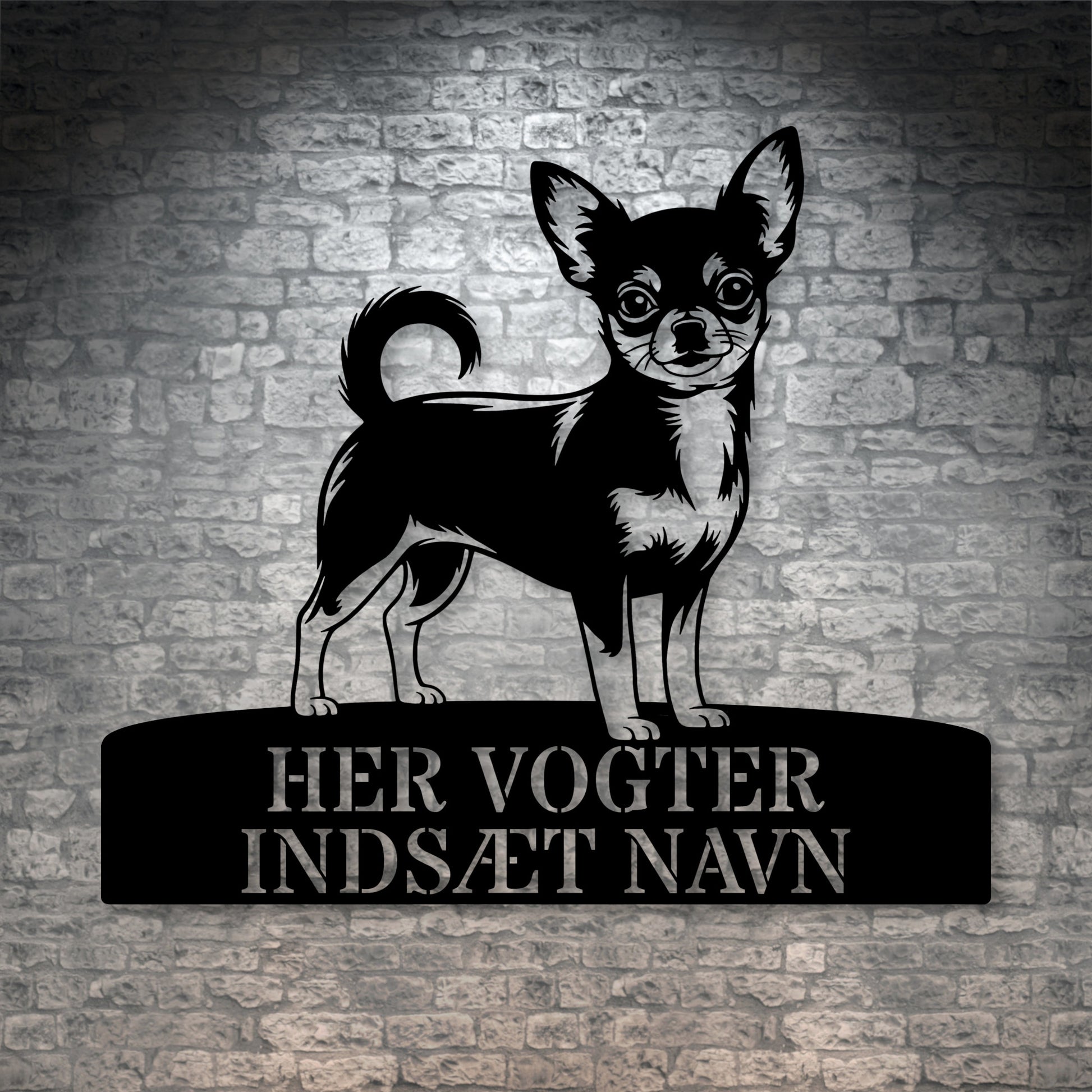 Chihuahua her vogter jeg metalskilt med personlig navn. Unik hundeejer gaveide