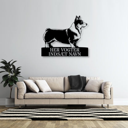 Corgi skilt - her vogter jeg metalskilt med personlig navn. Unik hundeejer gaveide.