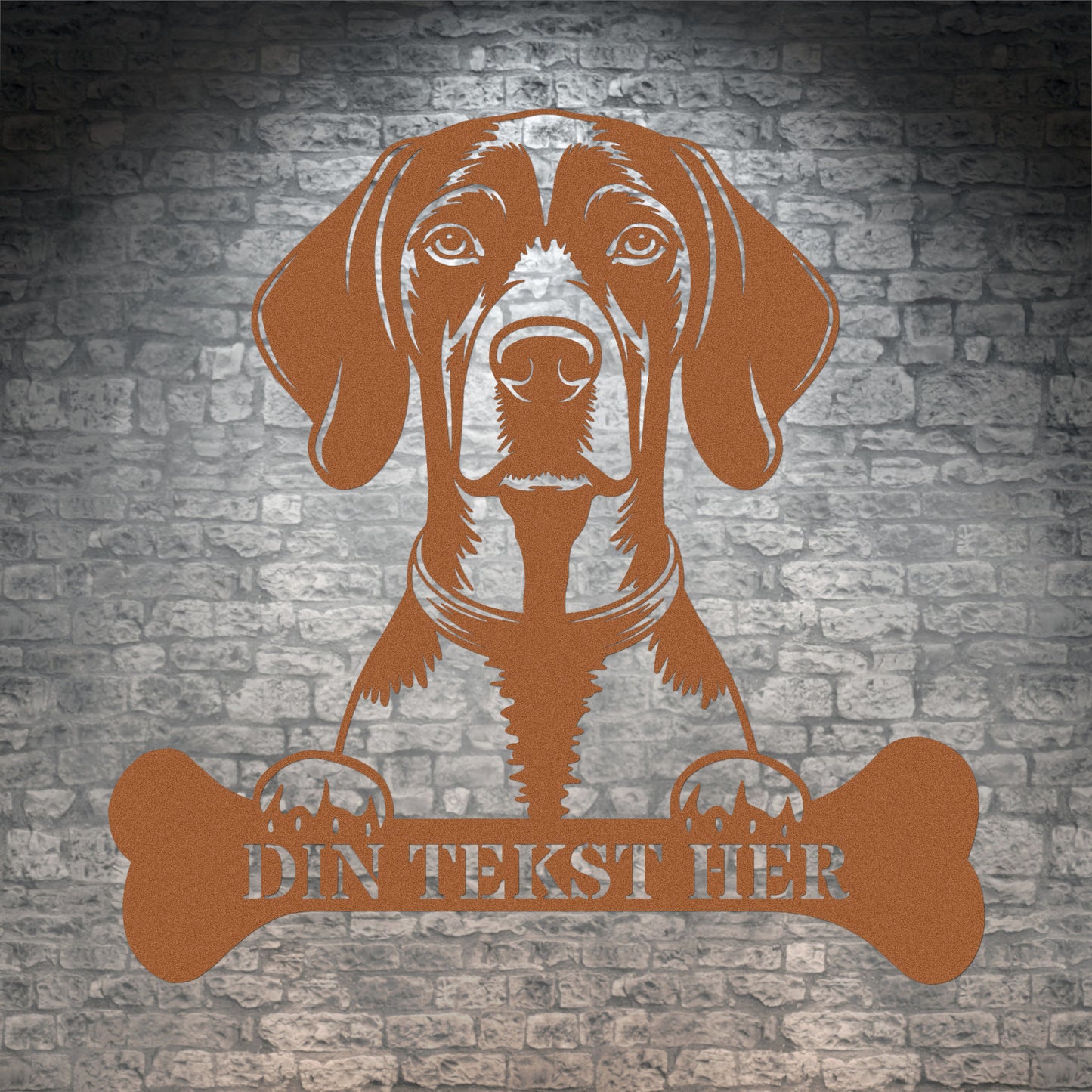 Dansk-Svensk Gårdhund metalskilt i brun med personlig tekst. Hundeejer navneskilt gaveidé