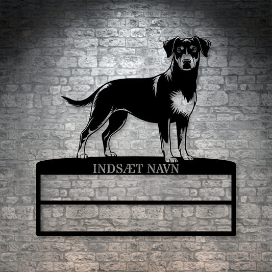 Dansk Svensk gårdhund rosette display metalskilt med personlig tekst og navn. Unik Gaveide til hundeejer