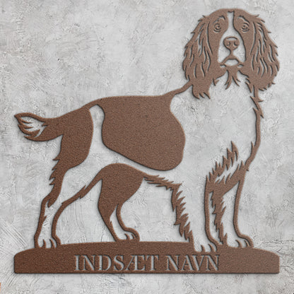Engelsk Springer Spaniel brun metalskilt med personlig tekst.