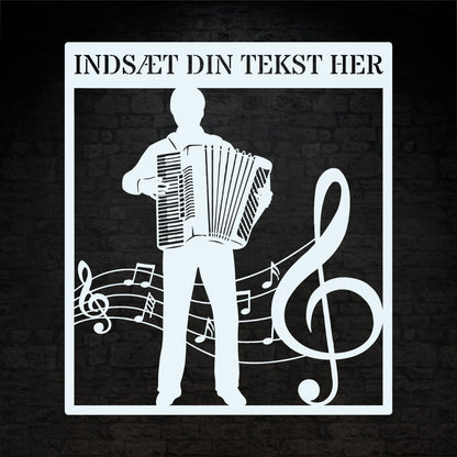 Firkantet harmonika metal vægskilt i hvid med personlig tekst. Unik musiker gaveidé