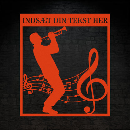 Firkantet trompetist metal vægskilt i orange med personlig tekst. Unik musiker gaveidé