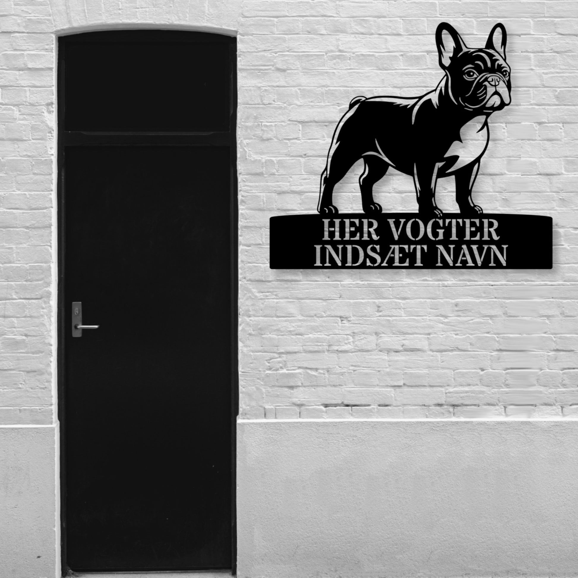 Fransk Bulldog her vogter jeg metalskilt med personlig navn. Unik hundeejer gaveide.