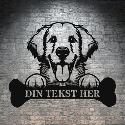Golden Retriever metalskilt i sort med personlig tekst. Hundeejer navneskilt gaveidé