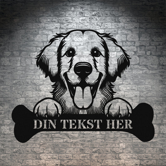 Golden Retriever metalskilt i sort med personlig tekst. Hundeejer navneskilt gaveidé