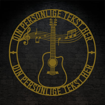 Guldfarvet guitar metalskilt med personlig tekst. Musiker navneskilt gaveidé