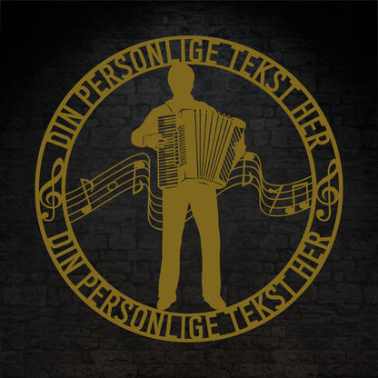 Harmonika metal vægskilt i guld med personlig tekst. Unik musiker gaveidé
