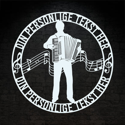 Harmonika metal vægskilt i hvid med personlig tekst. Unik musiker gaveidé